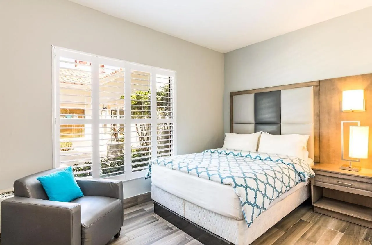 Sea Esta Studio II - Ocean Views From Pool! Turtle Cove Turks a Caicos
